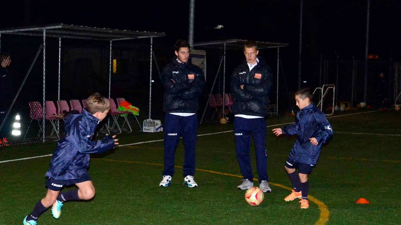 Pistoiese: Golubovic e Saric davanti ai baby calciatori arancioni