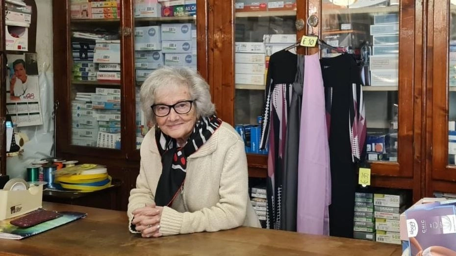 "Chiudo il negozio dopo 96 anni". L’ultima vetrina di Lucia Magni