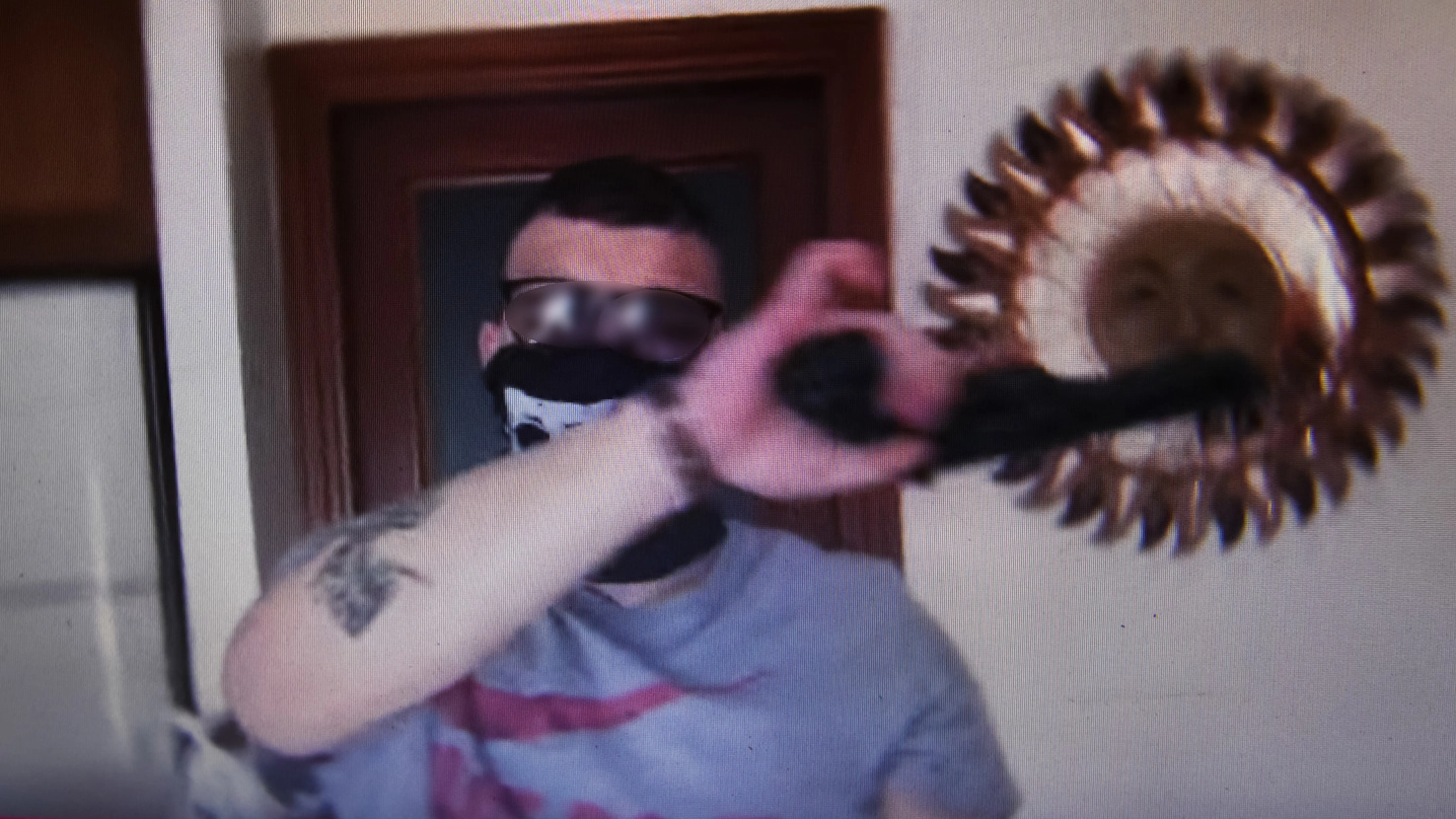 Un’immagine del video-choc che scimmiotta  la violenta serie tv «Gomorra»