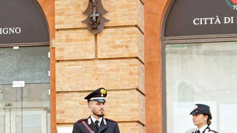 Amore finito, diventa stalker Perseguita la ex e scatta il divieto di avvicinamento Amore finito, diventa stalker Perseguita la ex e scatta il divieto di avvicinamento