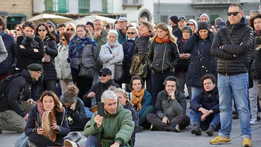 Protesta a Firenze contro il green pass (foto Marco Mori/New Pressphoto)
