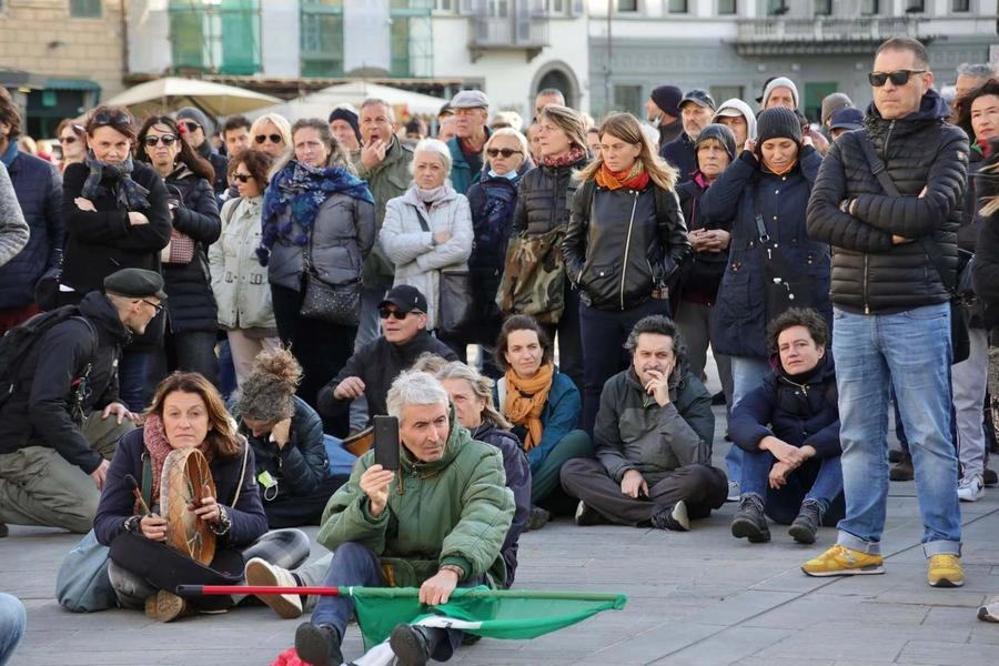 Protesta a Firenze contro il green pass (foto Marco Mori/New Pressphoto)