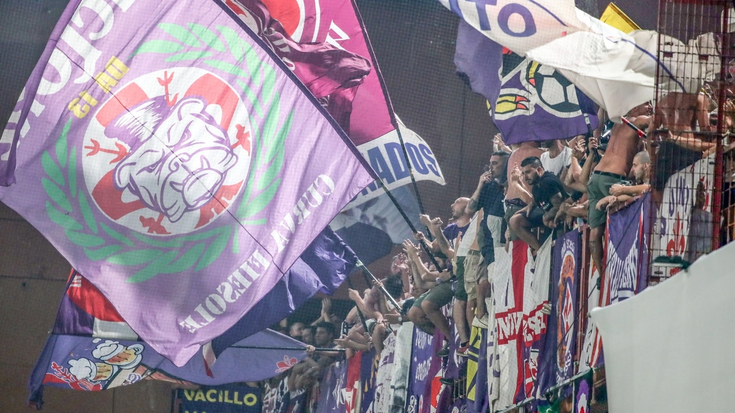 Tifosi della Fiorentina a Genova (Fotocronache Germogli)