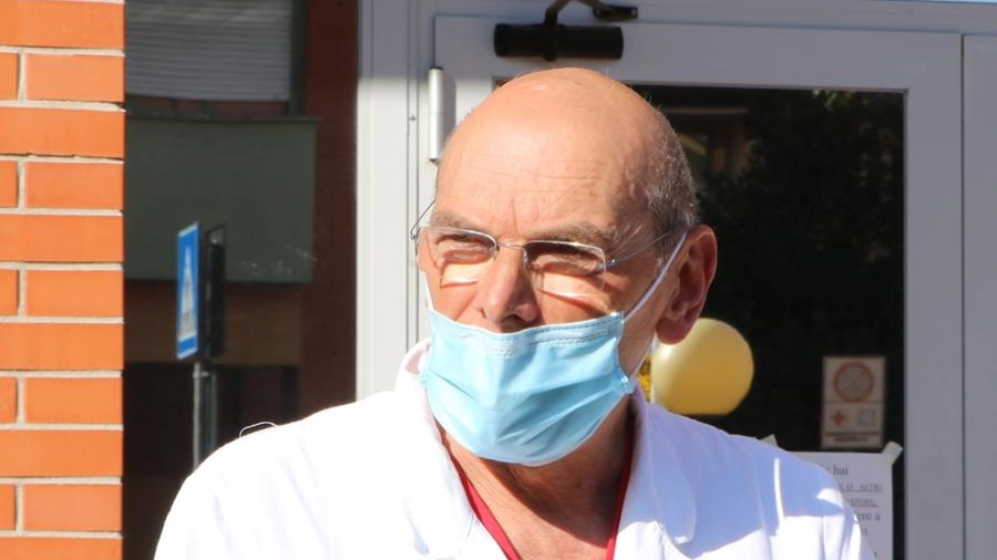 Il professor Francesco Menichetti, virologo e primario di Malattie Infettive
