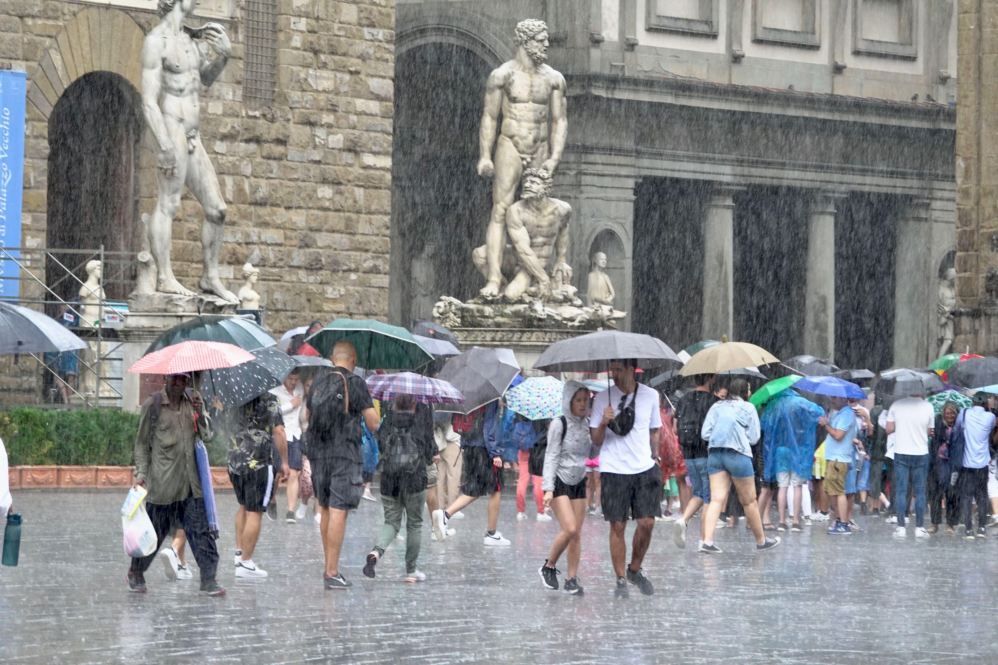 Mau tempo na Toscana, novo aviso amarelo em toda a região: fortes tempestades e granizo