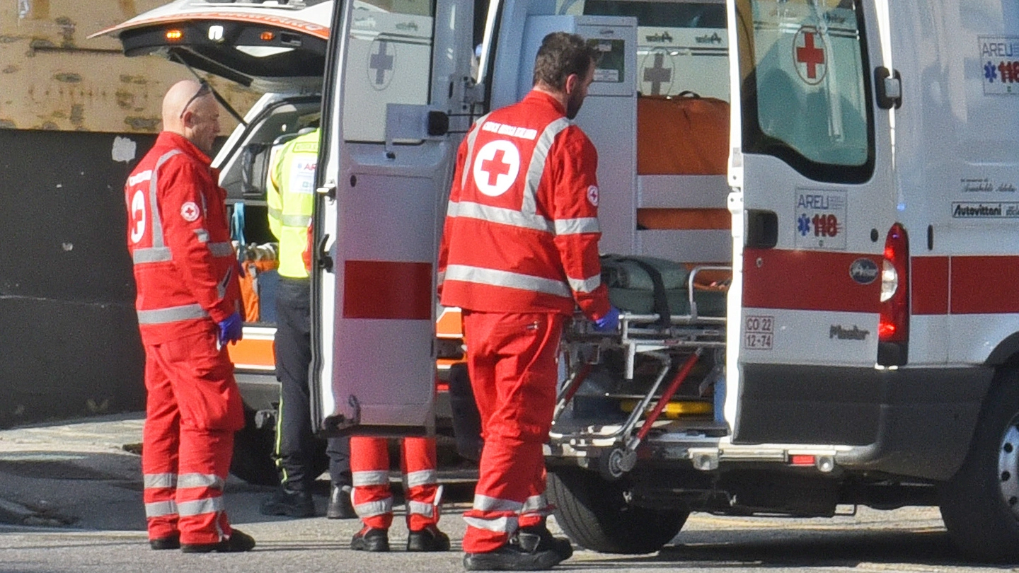 Un'ambulanza (foto d'archivio) Un'ambulanza (foto d'archivio)