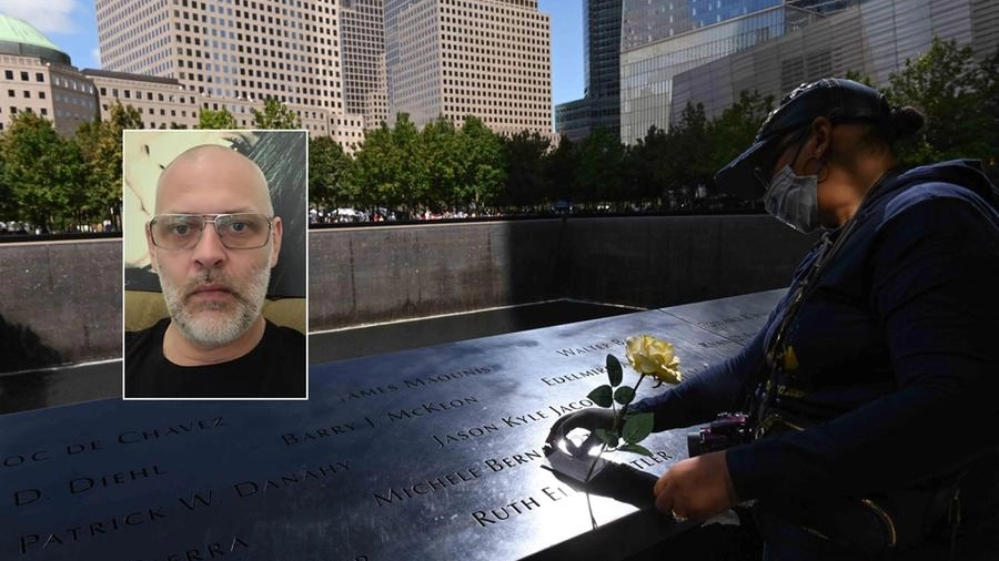 Il memorial newyorchese dell'11 settembre. Nel riquadro andrea Lucignani