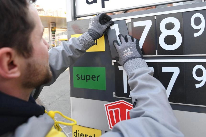 Carburanti, addio allo sconto sulle accise