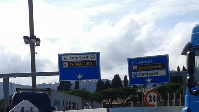Navettamento stradale. Appalto a ditte spezzine: "Servizio importante per tutelare i traffici" Navettamento stradale. Appalto a ditte spezzine: "Servizio importante per tutelare i traffici"