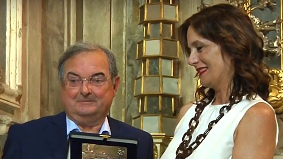

Maria Grazzini riceve il premio "Ponte Vecchio" a Montecatini Terme: l'eccellenza di Montecatini premiata
