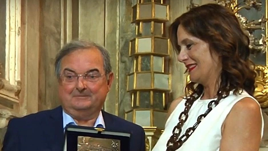 Maria Grazzini riceve il premio "Ponte Vecchio" a Montecatini Terme: l'eccellenza di Montecatini premiata
Maria Grazzini riceve il premio "Ponte Vecchio" a Montecatini Terme: l'eccellenza di Montecatini premiata