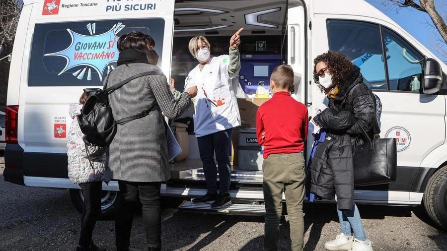 Il camper per le vaccinazioni a scuola in Toscana (New Press Photo)