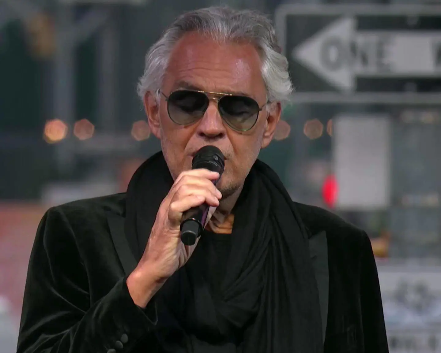 Andrea Bocelli re dei social: oltre 8 milioni di follower per il tenore di Lajatico