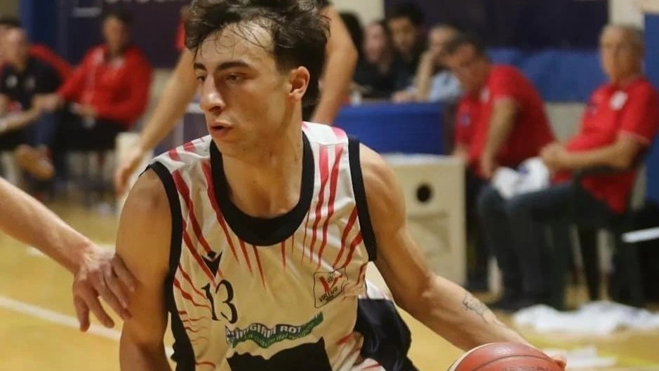 La Stosa perde contro la capolista Cecina in un match che non è mai stato in discussione. I senesi non riescono a impensierire gli ospiti che vincono con merito, grazie a una buona prestazione dalla distanza. La Stosa non riesce a reagire e si arrende con il punteggio finale di 78-97.