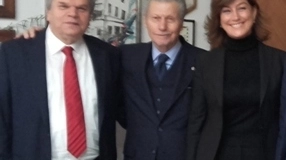 Il sindaco Lorenzini con Giancarlo e Dalila Mazzi 