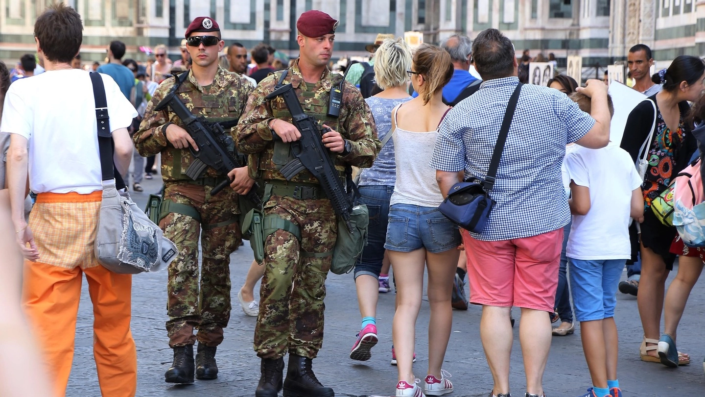 Il centro storico di Firenze è presidiato da un contingente di militari appositamente inviati per controllare le piazze