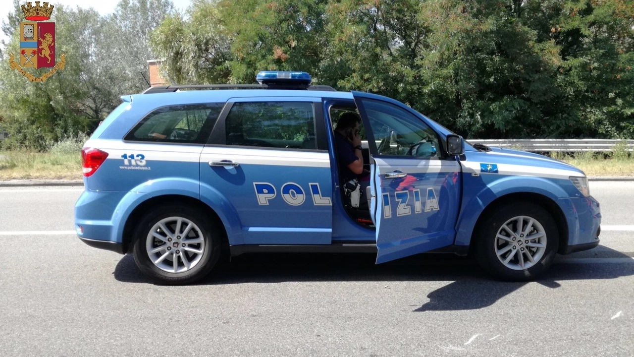 Una pattuglia della polizia di Lucca