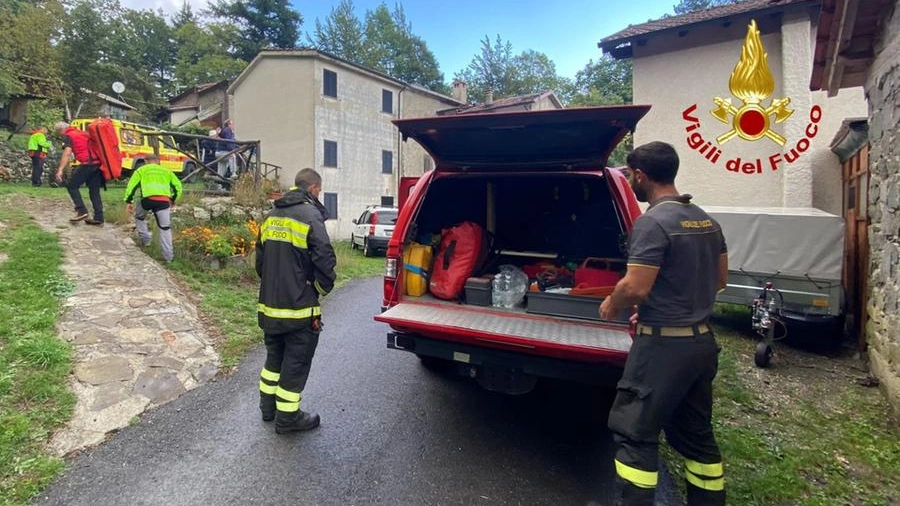 Operazione di salvataggio di vigili del fuoco, soccorso alpino e 118 nel Pistoiese