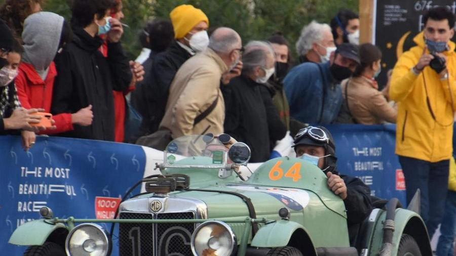 Le affascinanti auto dell’ultima edizione delle Mille Miglia che fece tappa a Viareggio