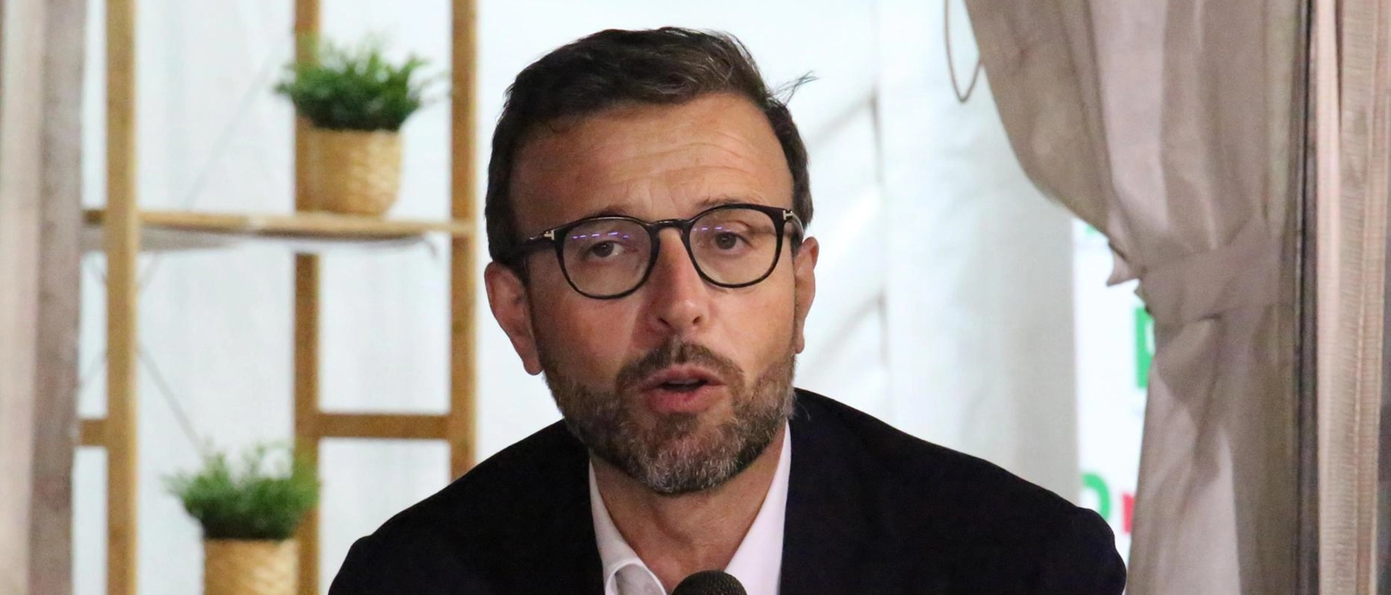 La Festa della Toscana 2023 celebra il centenario della nascita di Don Lorenzo Milani. Il presidente del Consiglio regionale ha presentato l'evento che vedrà la partecipazione di autorità, ragazzi, studenti e rappresentanti di diverse religioni. Un momento di dialogo e di lotta alle disuguaglianze.