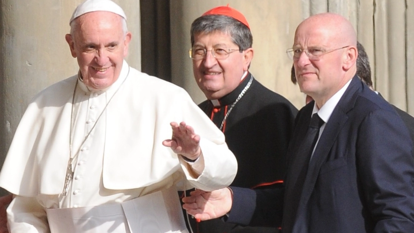 Papa Francesco con l'arcivescovo Betori (New Press Photo)