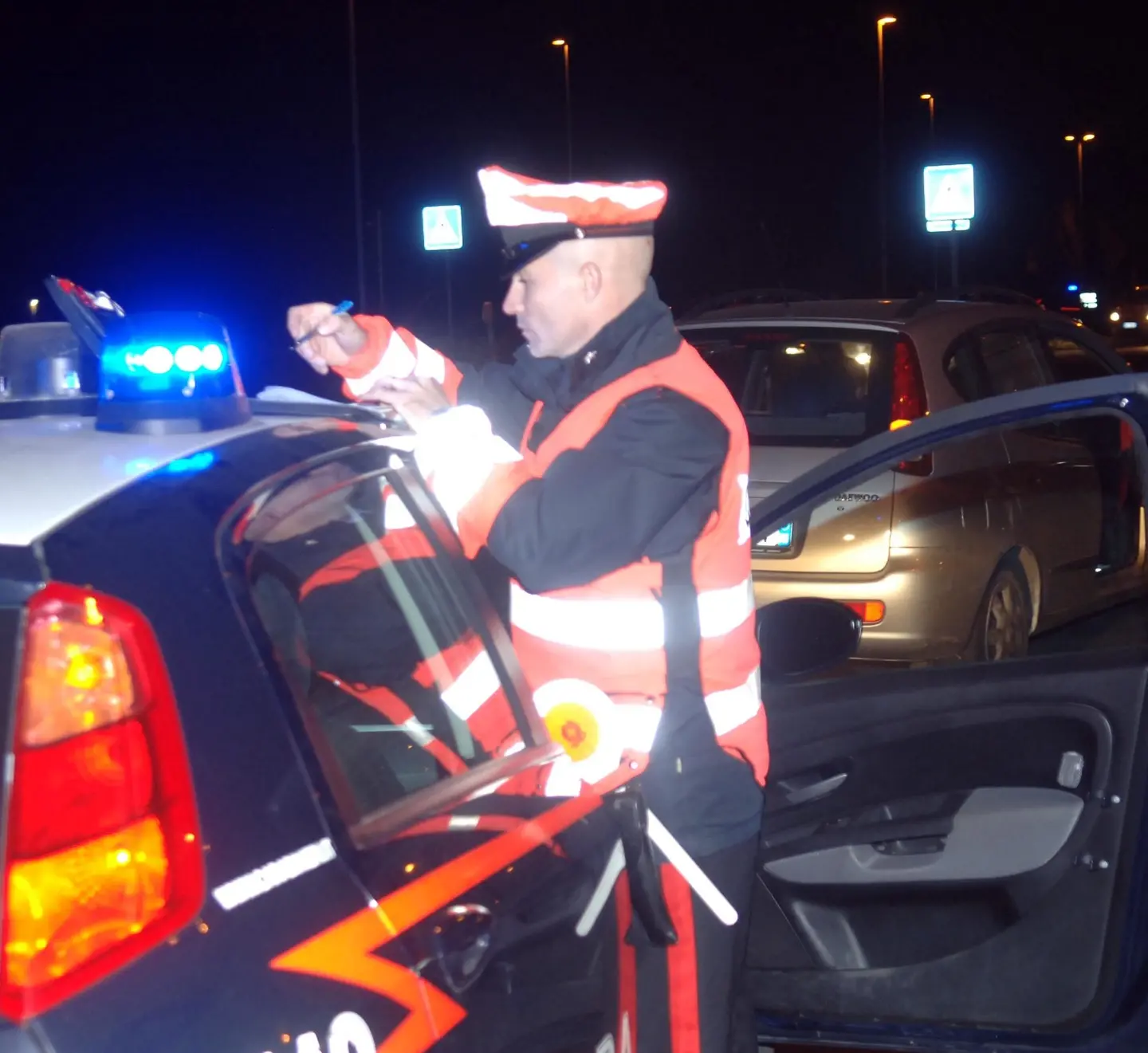 La fidanzata lo lascia, lui diventa una furia e semina il panico