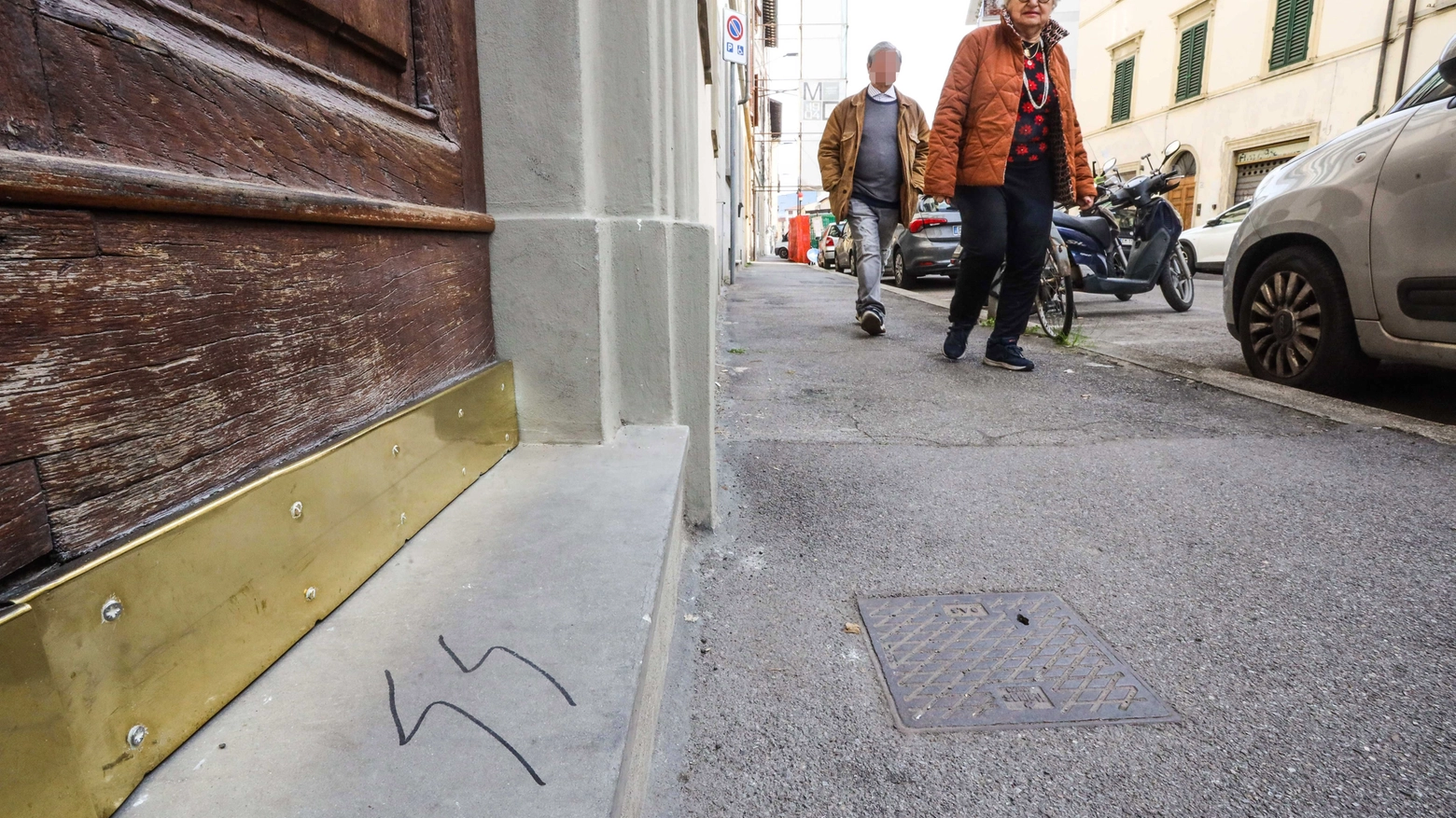 La scritta antisemita comparsa oggi in via Scialoja (New Press Photo) La scritta antisemita comparsa oggi in via Scialoja (New Press Photo)