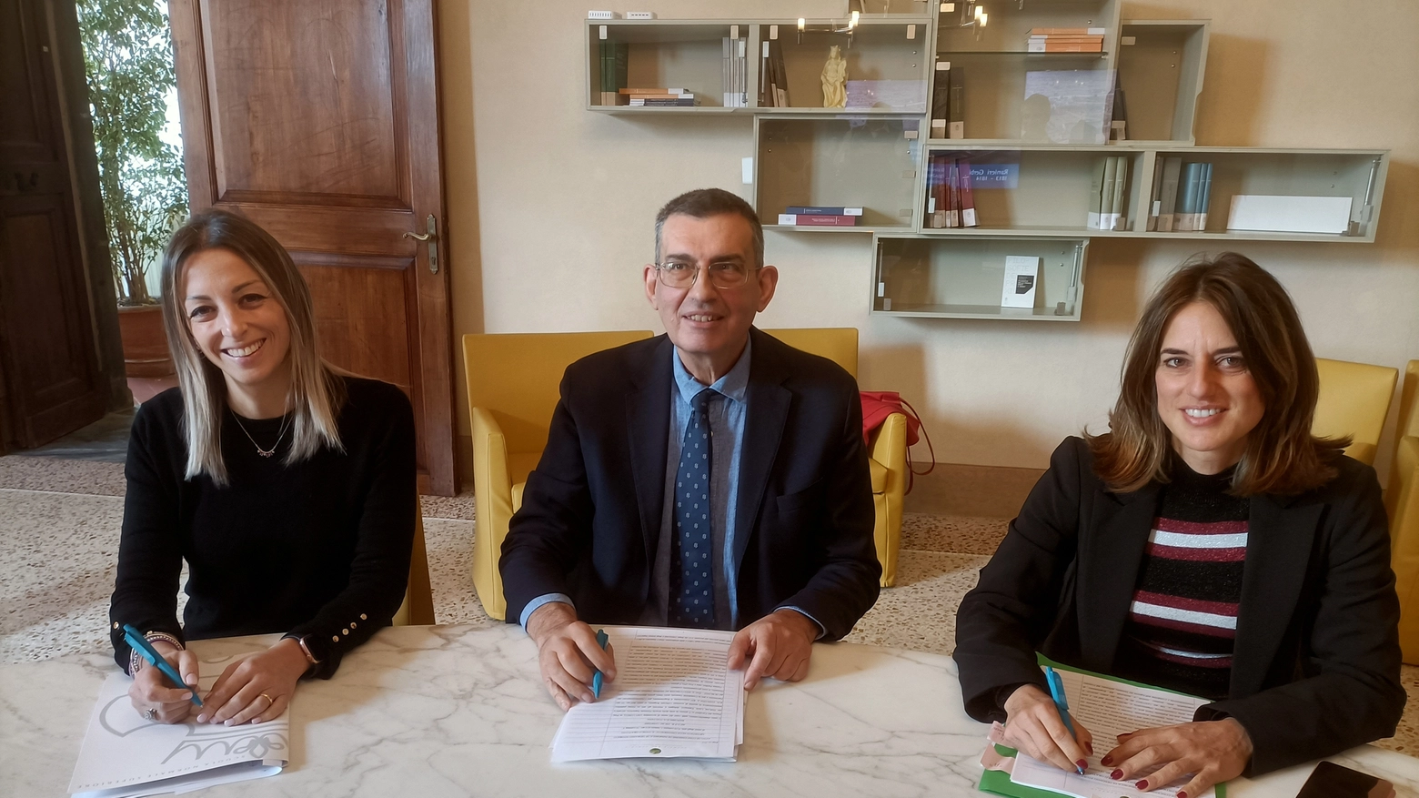 La firma dell'accordo La firma dell'accordo