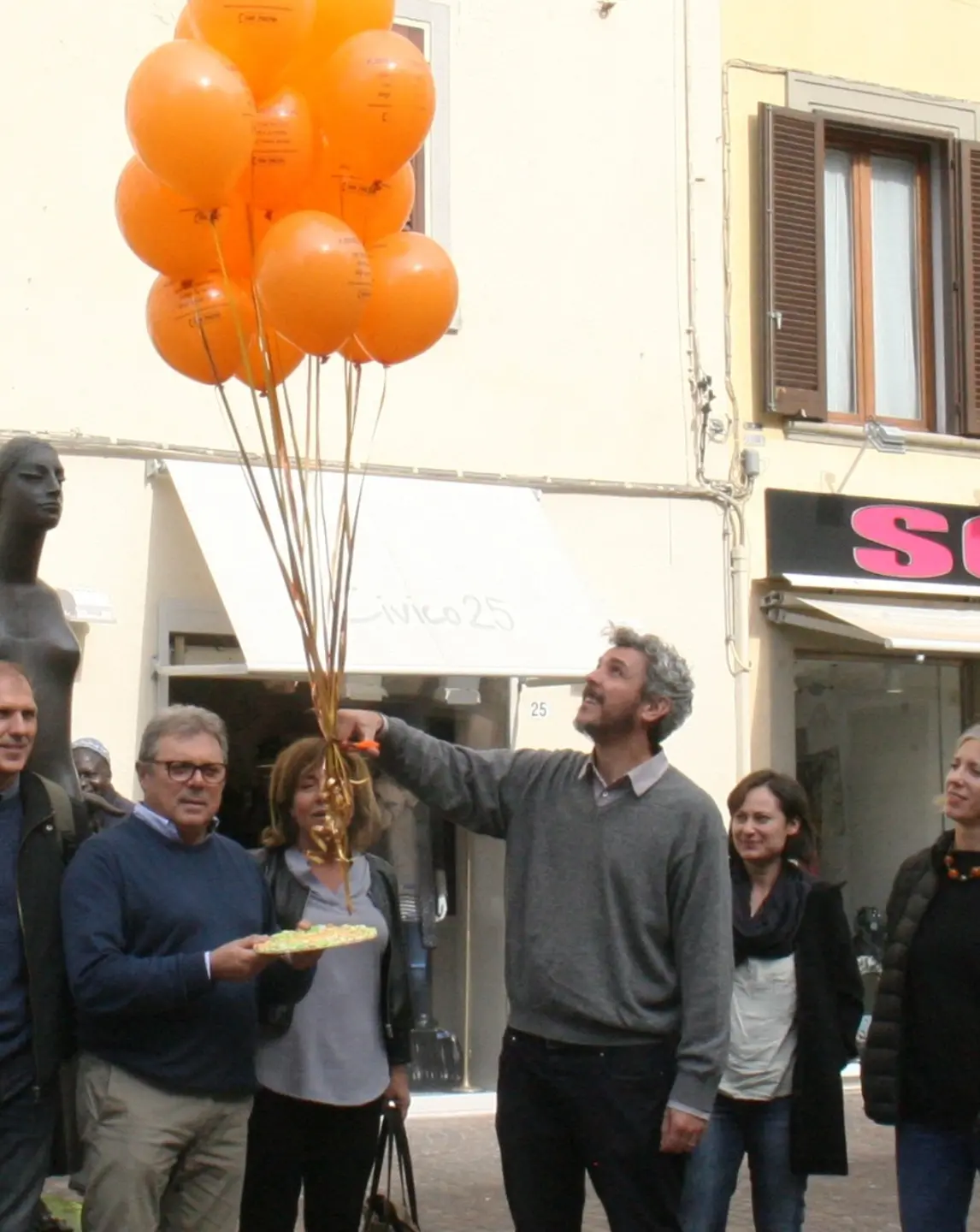 Arrivano i volantini anti-prostituzione. "La nuova battaglia è contro i clienti"