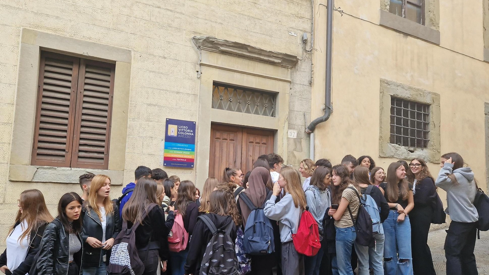 Il liceo Colonna sbarca in via del Saracino. Al via le lezioni nella nuova succursale Il liceo Colonna sbarca in via del Saracino. Al via le lezioni nella nuova succursale