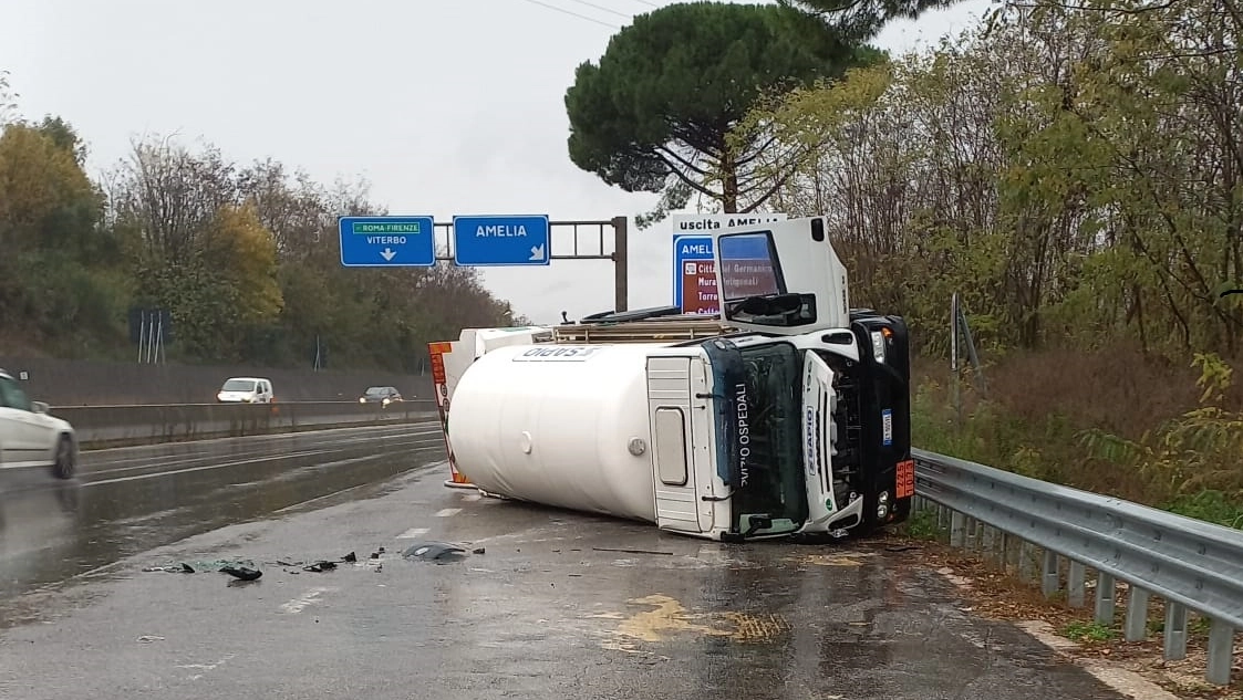 L’incidente è avvenuto in prossimità dello svincolo di Amelia sulla carreggiata in direzione Orte, senza coinvolgere altri veicoli