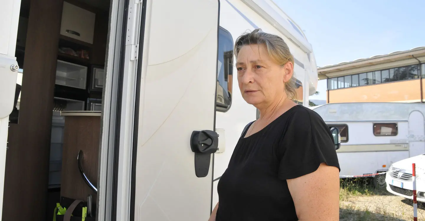 Sfrattata da casa popolare perché ha il camper, «Tutti sanno che mio figlio è malato»