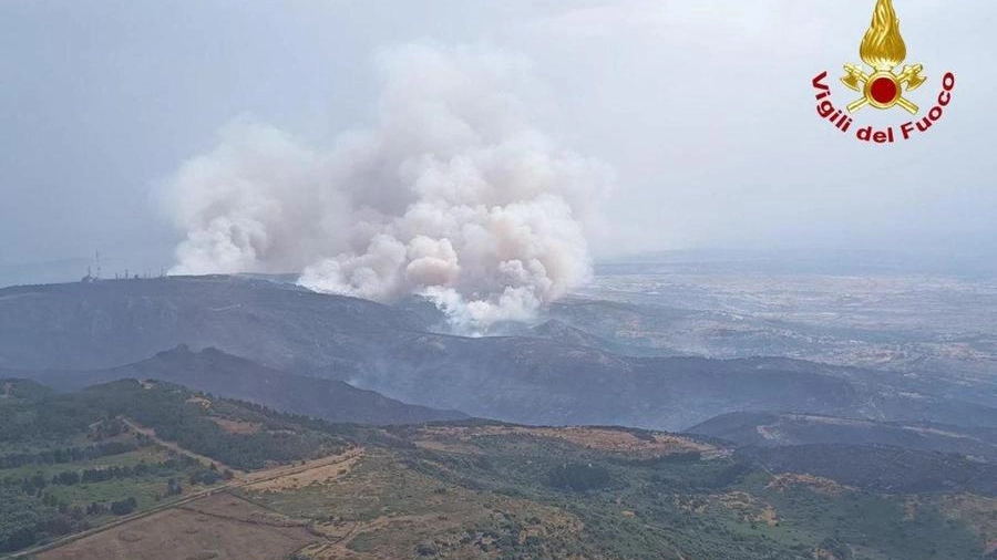 Un momento degli incendi in Sardegna