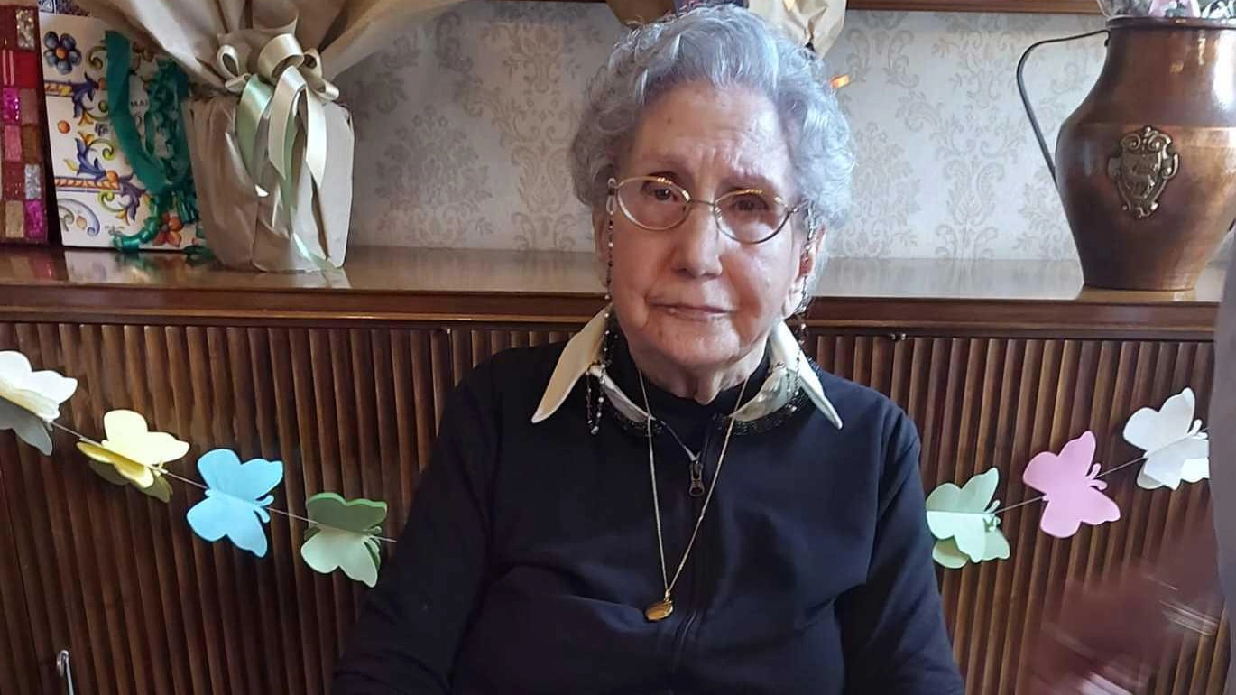 Buon compleanno a Maria Giorgetti che ha spento cento candeline E’ una nostra lettrice doc Buon compleanno a Maria Giorgetti che ha spento cento candeline E’ una nostra lettrice doc