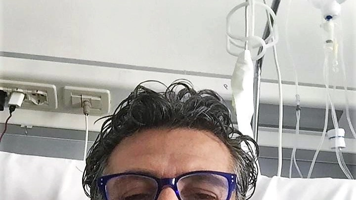 Gianni Argellati, dipendente di Fincantieri, ha ’salutato’ con un selfie l’ospedale