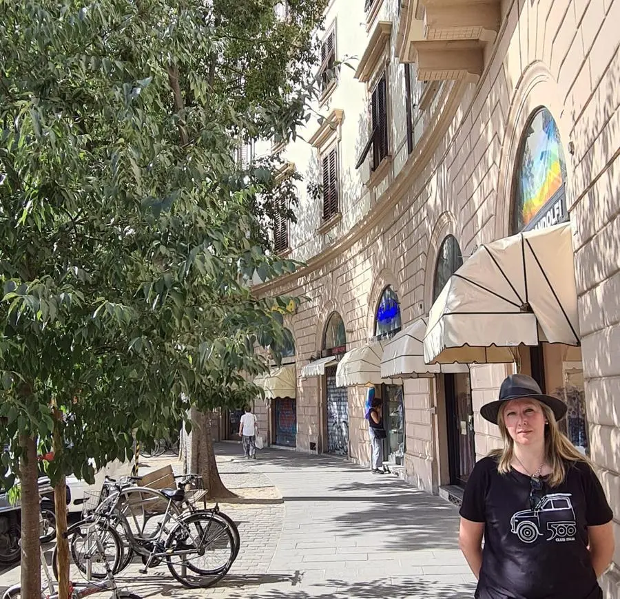 Firenze, contro il caldo torrido al via le aperture serali dei negozi