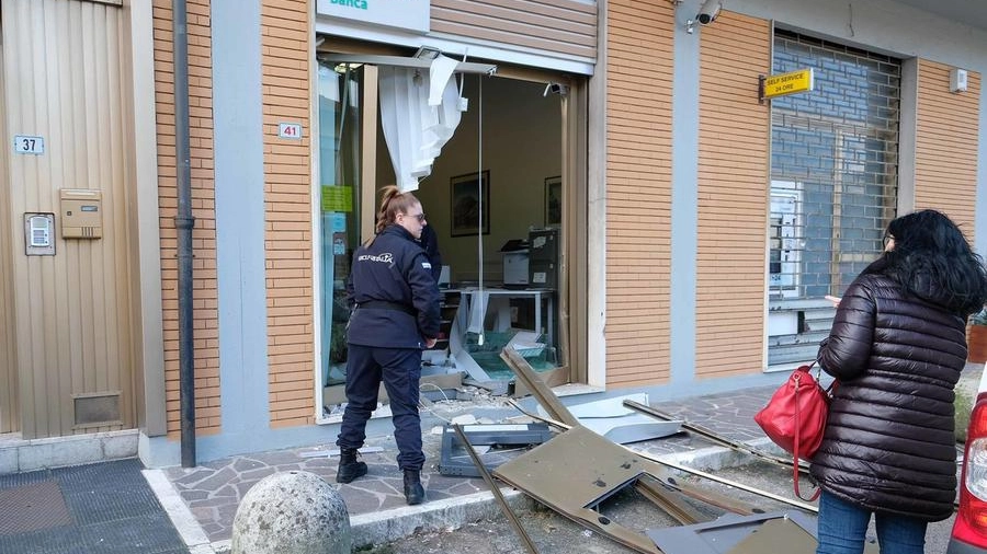 Bancomat assaltato a Arezzo (foto Alessandro Falsetti)