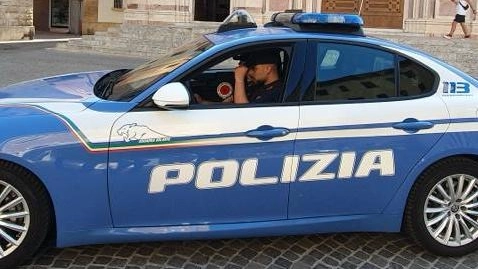 Controlli straordinari della Polizia grossetana nelle zone dove ci sono stati episodi di microcriminalità Controlli straordinari della Polizia grossetana nelle zone dove ci sono stati episodi di microcriminalità