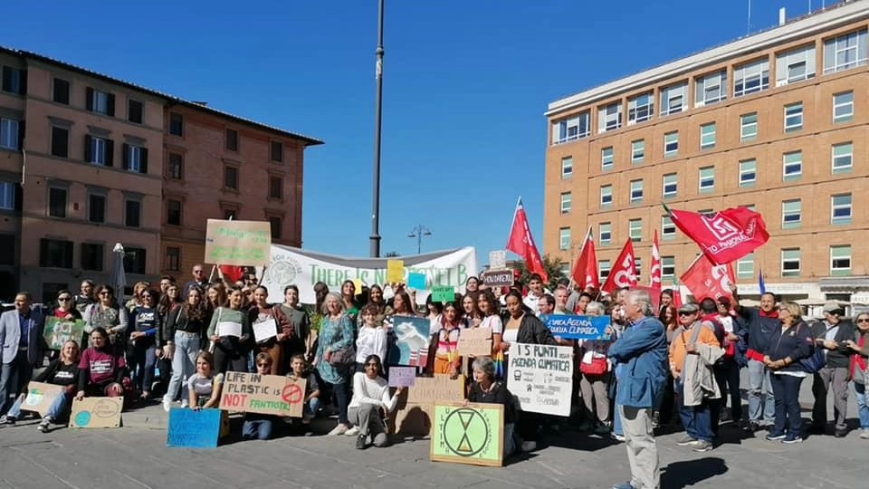 Torna lo sciopero globale per il clima  Oggi corteo da piazza Matteotti al Campo