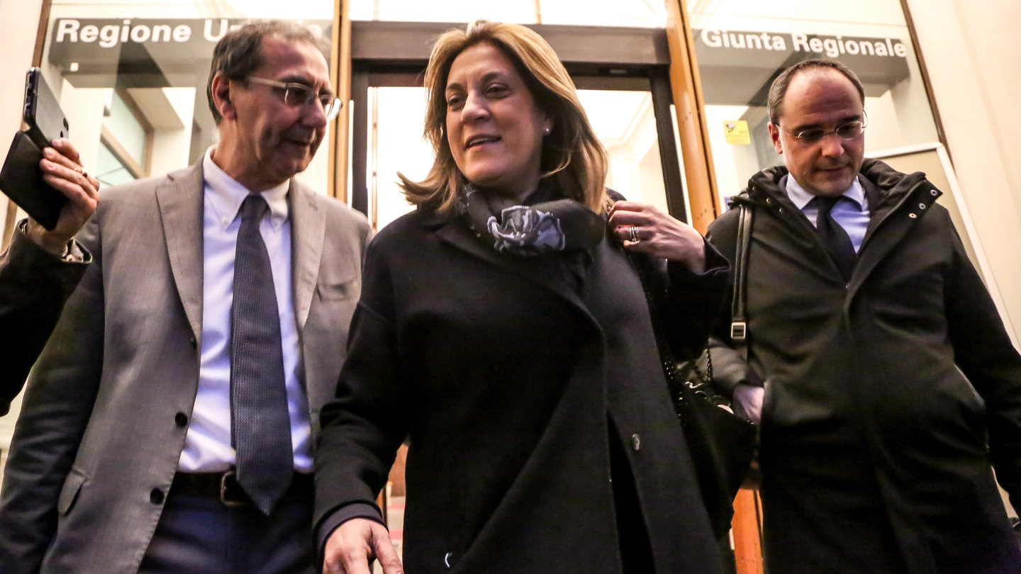  Catiuscia Marini esce da Palazzo Donini con Franco Arcuti e l’avvocato Nicola Pepe