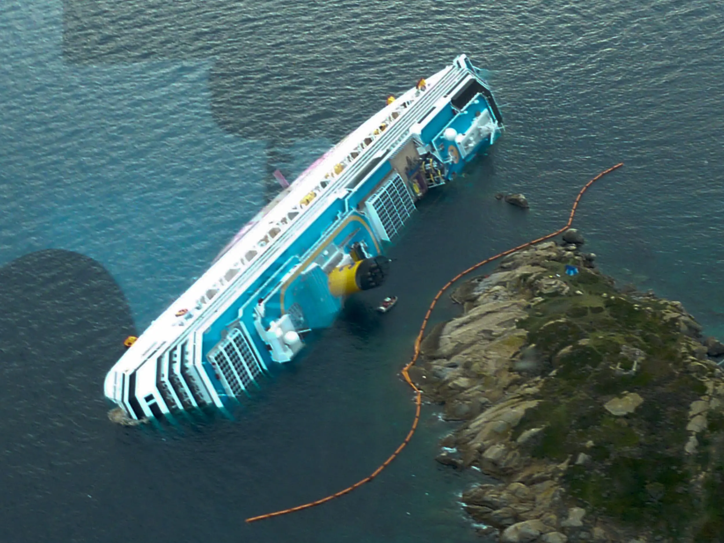 Concordia, la Cassazione: "Schettino risarcisca il danno ambientale"