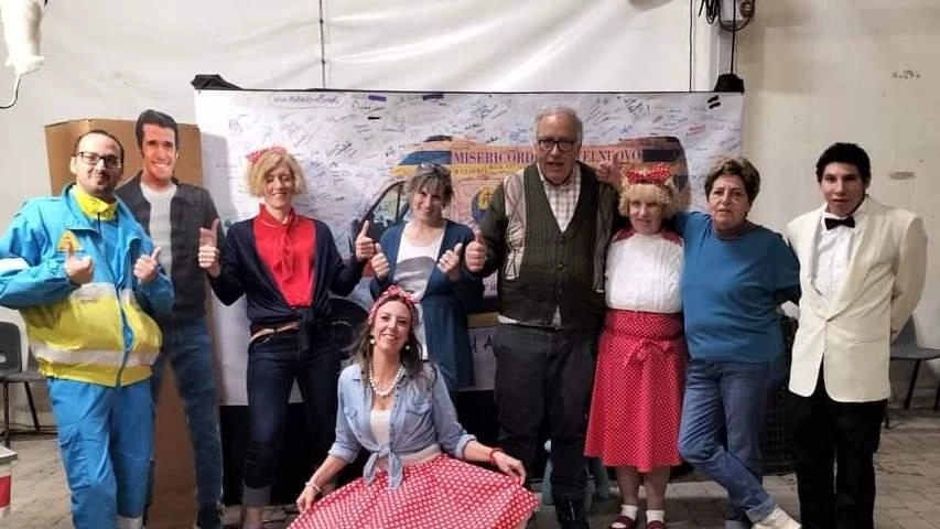 Insieme per raccogliere fondi per una nuova ambulanza Insieme per raccogliere fondi per una nuova ambulanza