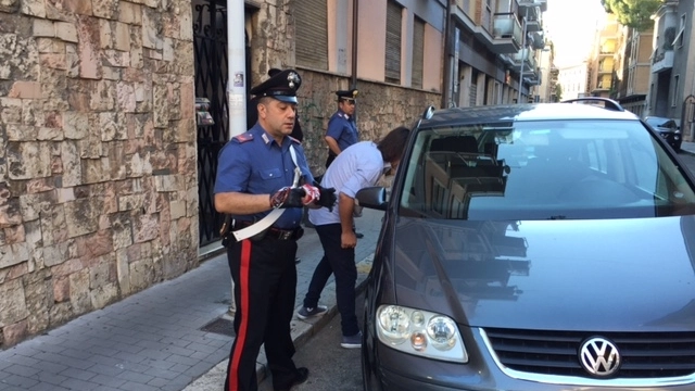 I carabinieri sul luogo della sparatoria (foto Pianetafoto)