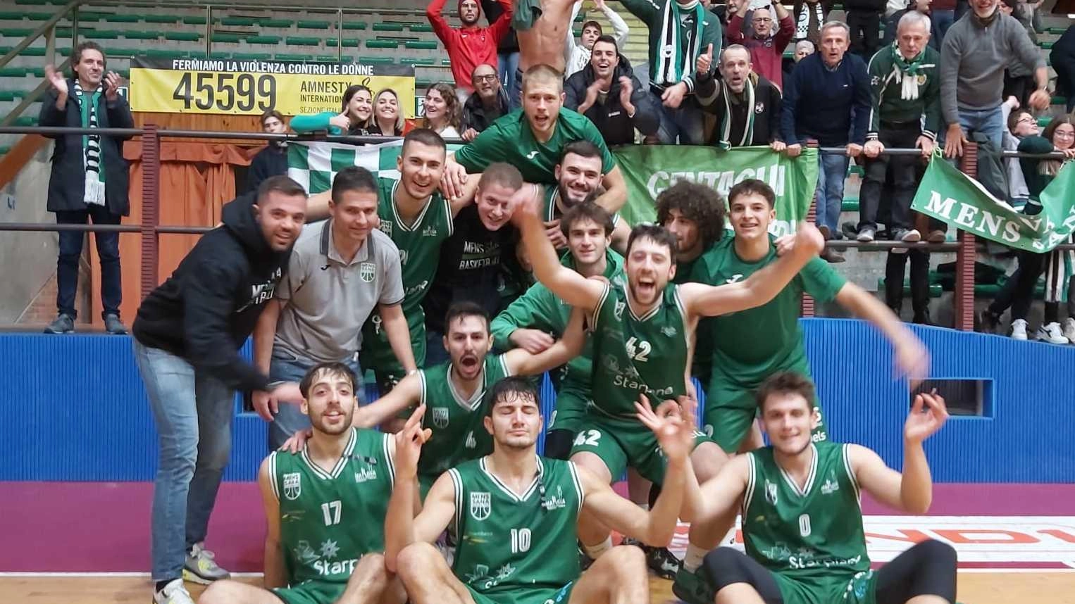 La Mens Sana Siena ha concluso il girone di andata della prima fase di campionato con un ottimo bilancio di 7 vittorie e 2 sconfitte, conquistando il primo posto in classifica. La vittoria all'ultimo respiro sul Don Bosco, a Livorno, è stata dedicata al professor Ezio Cardaioli. La squadra è pronta per affrontare il girone di ritorno con una trasferta a Firenze.