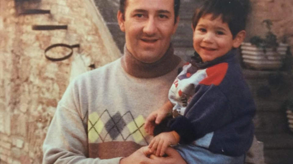 Cesare Ciari in una foto di qualche anno fa col figlio Edoardo