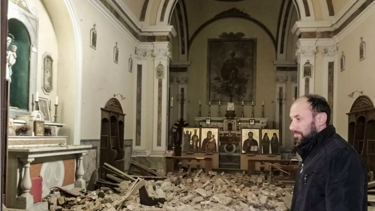 Borgo San Lorenzo: la chiesa di Petrona danneggiata dal terremoto (Germogli)