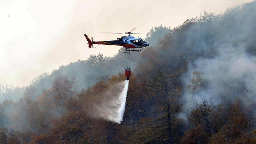 Un elicottero antincendio (Foto di repertorio)