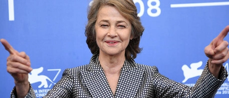 Cinema, l'attrice Charlotte Rampling arriva a Firenze