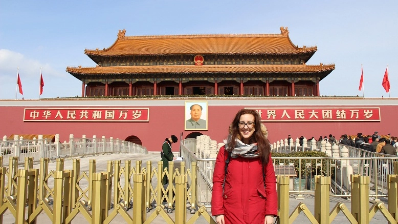 Silvia Conticelli in piazza Tian'anmen a Pechino