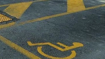 Un posteggio per disabili
